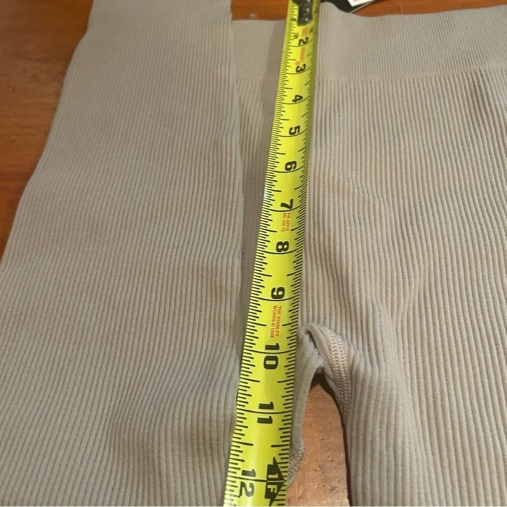 NWT PrettyLittleThing Ribbed Tan Leggings women’s Medium. Athleisure Workout - Picture 6 of 10